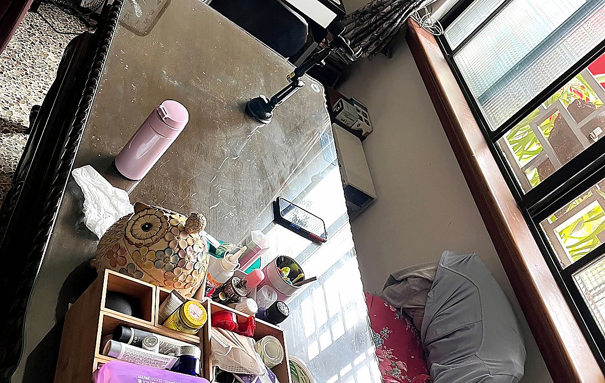 桌面用品整理前的真實服務現場